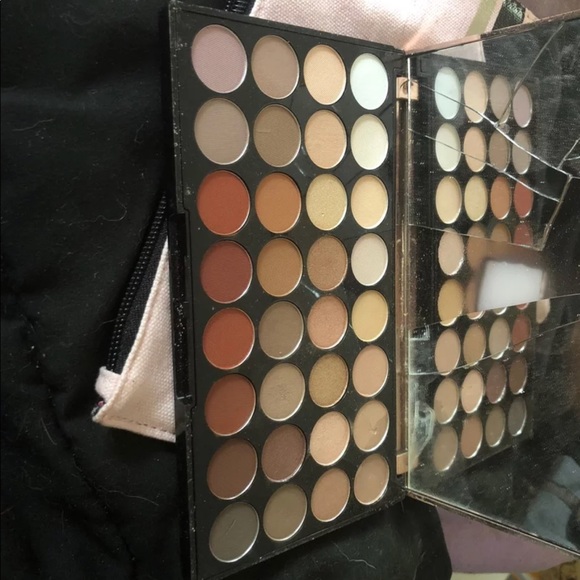 Makeup Revolution Flawless 3 Resurrection palette - Picture 2 of 3